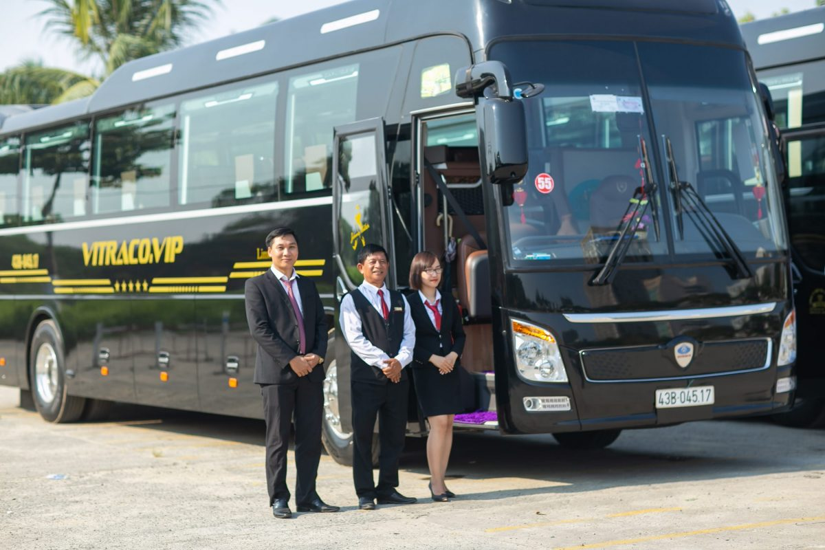 Thuê Xe Limousine 19 Chỗ Đà Nẵng: Nâng Tầm Đẳng Cấp Cho Mọi Hành Trình Cùng Thuexehuydat.com
