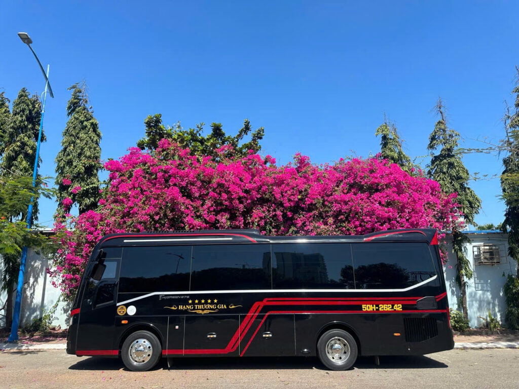 Nhu cầu đặt xe limousine 19 chỗ đi Long Hải ngày càng trở nên phổ biến cho các nhóm bạn, công ty, gia đình
